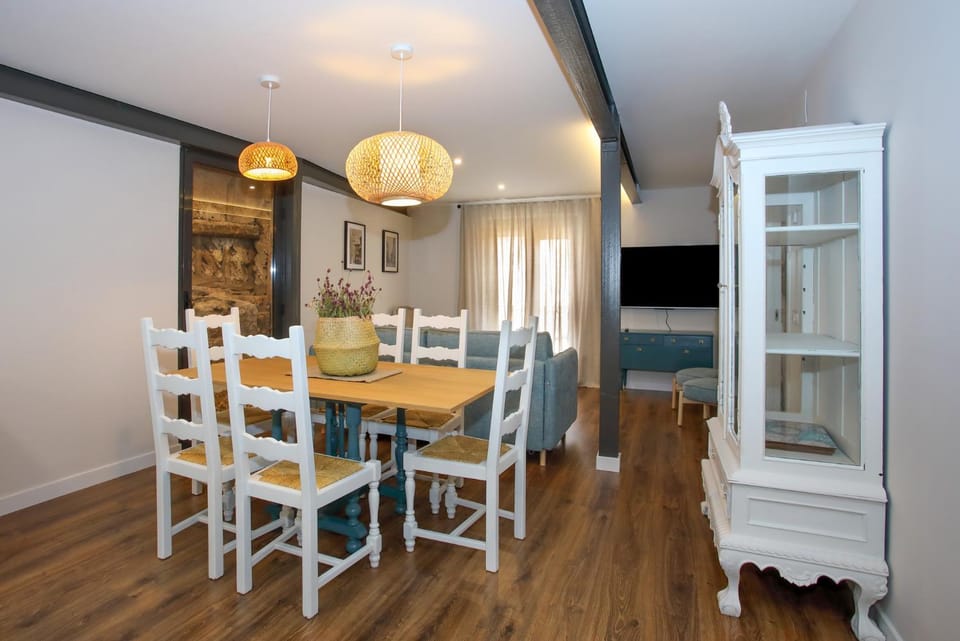 TV and multimedia, Living room, Dining area
