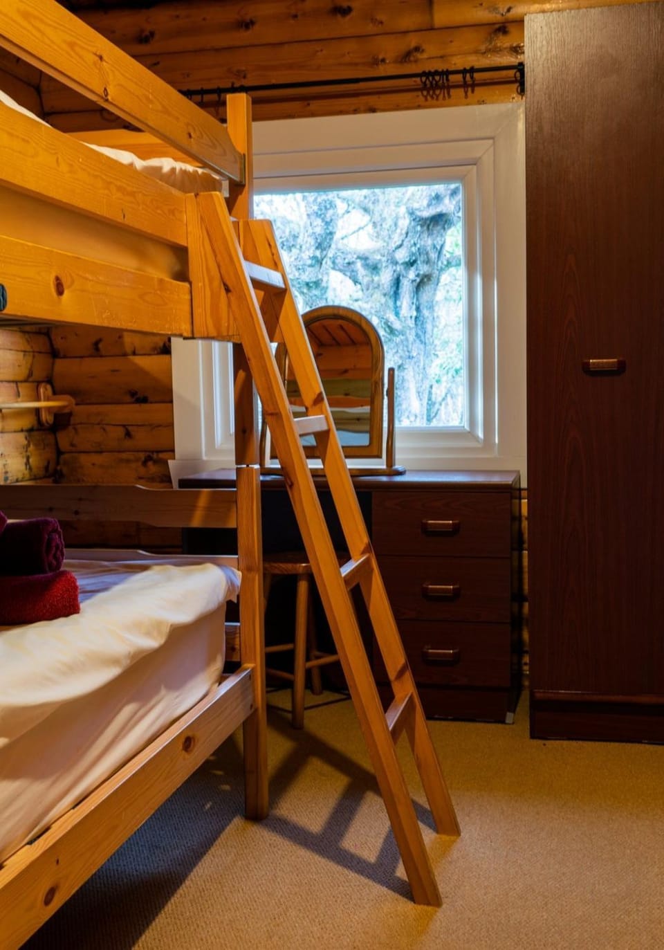 Bedroom, bunk bed