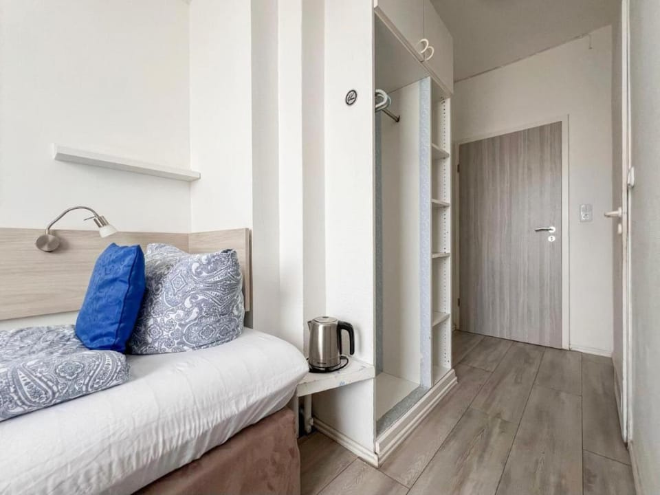 Bed, Living room, Bedroom