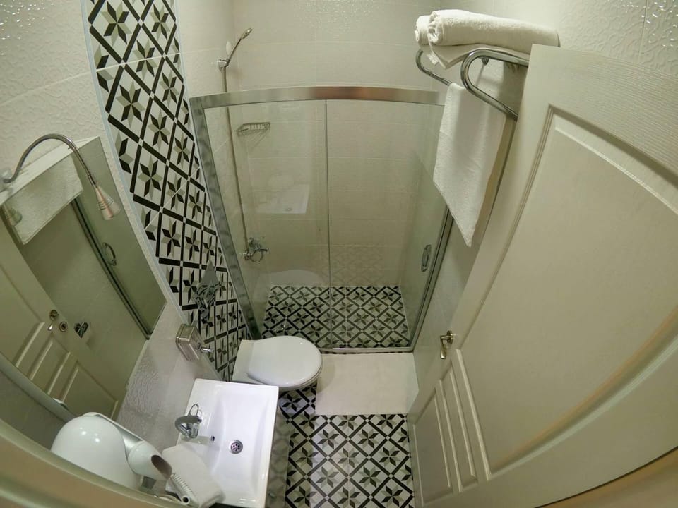 Shower, Toilet, Bathroom, heating, towels