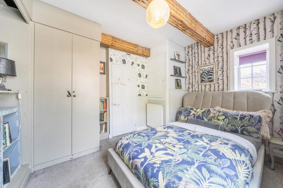 Hebden Bridge - House - Sleeps 8 - Pet Friendly House in Hebden Bridge