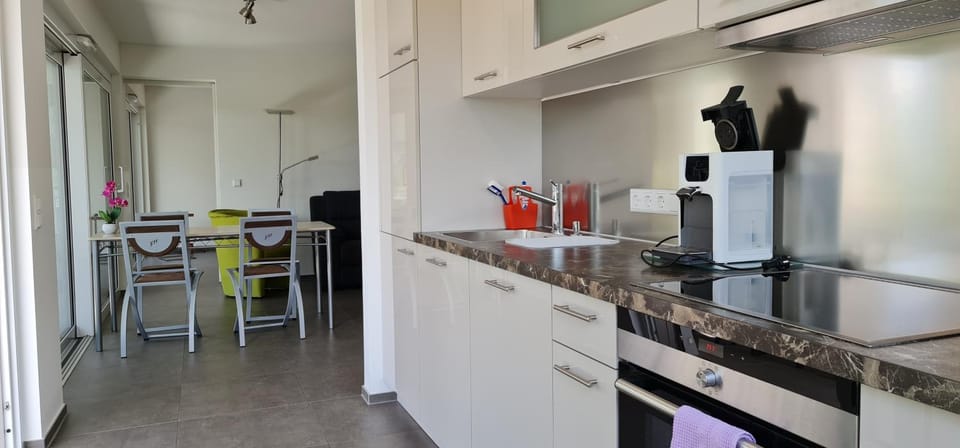 Kitchen or kitchenette, Living room