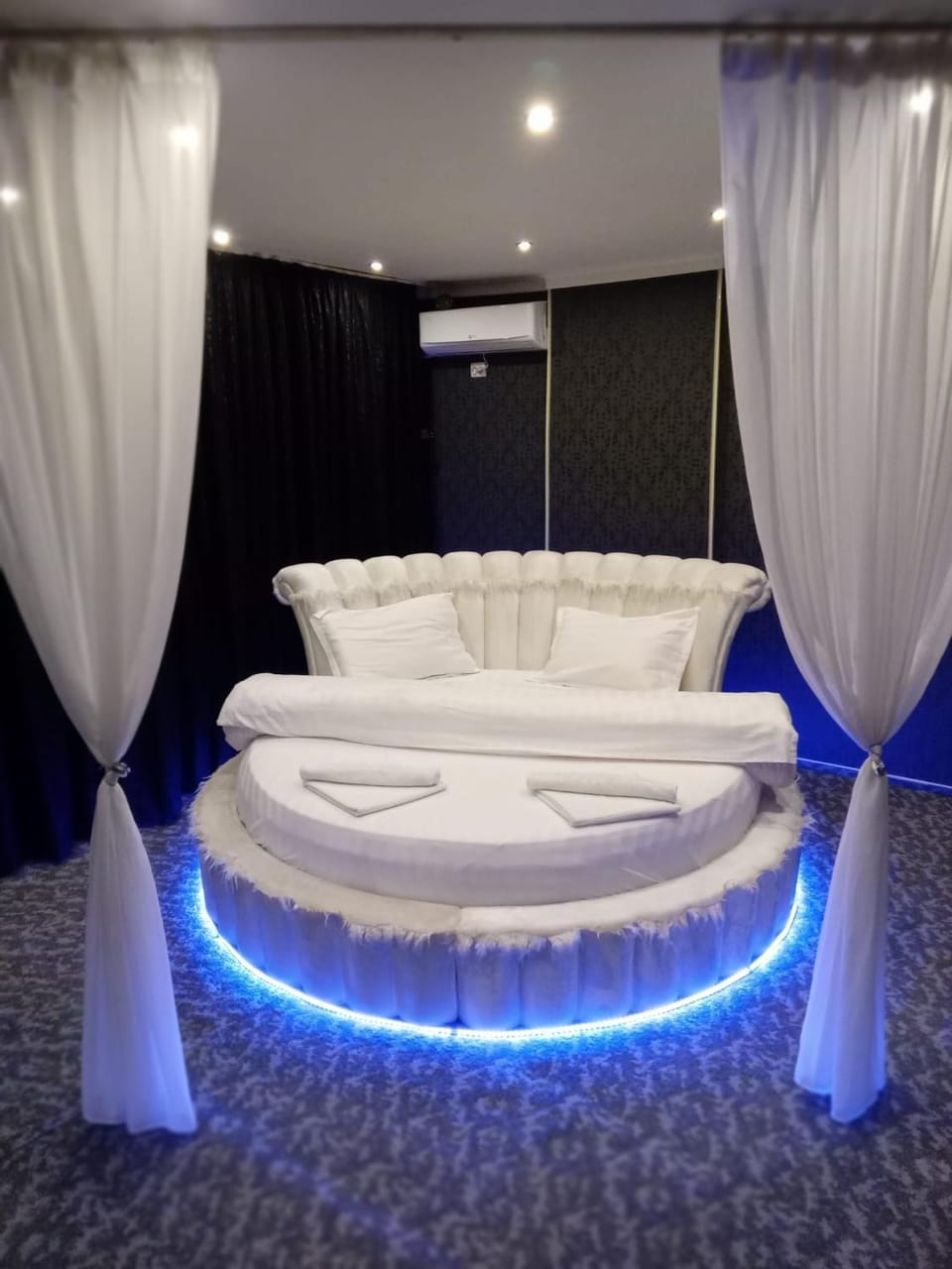 Ely's Mansion-24h Check-in Bed and Breakfast in Bucharest