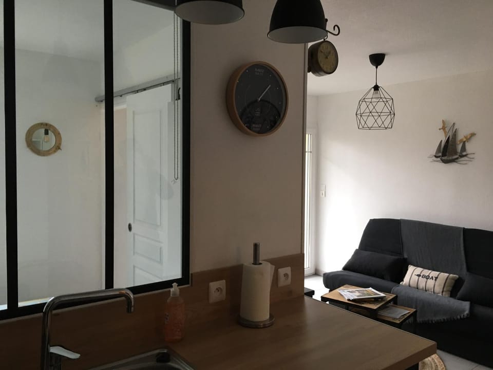 Kitchen or kitchenette, Living room
