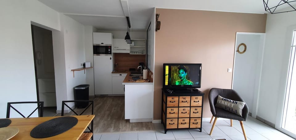 TV and multimedia, Living room, Dining area