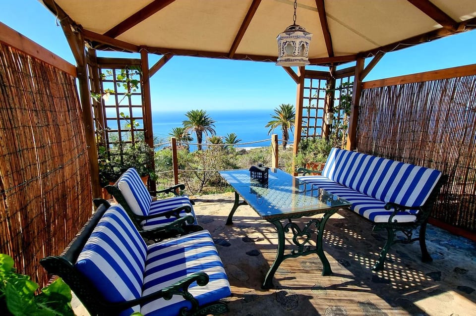 Patio, Balcony/Terrace, Seating area