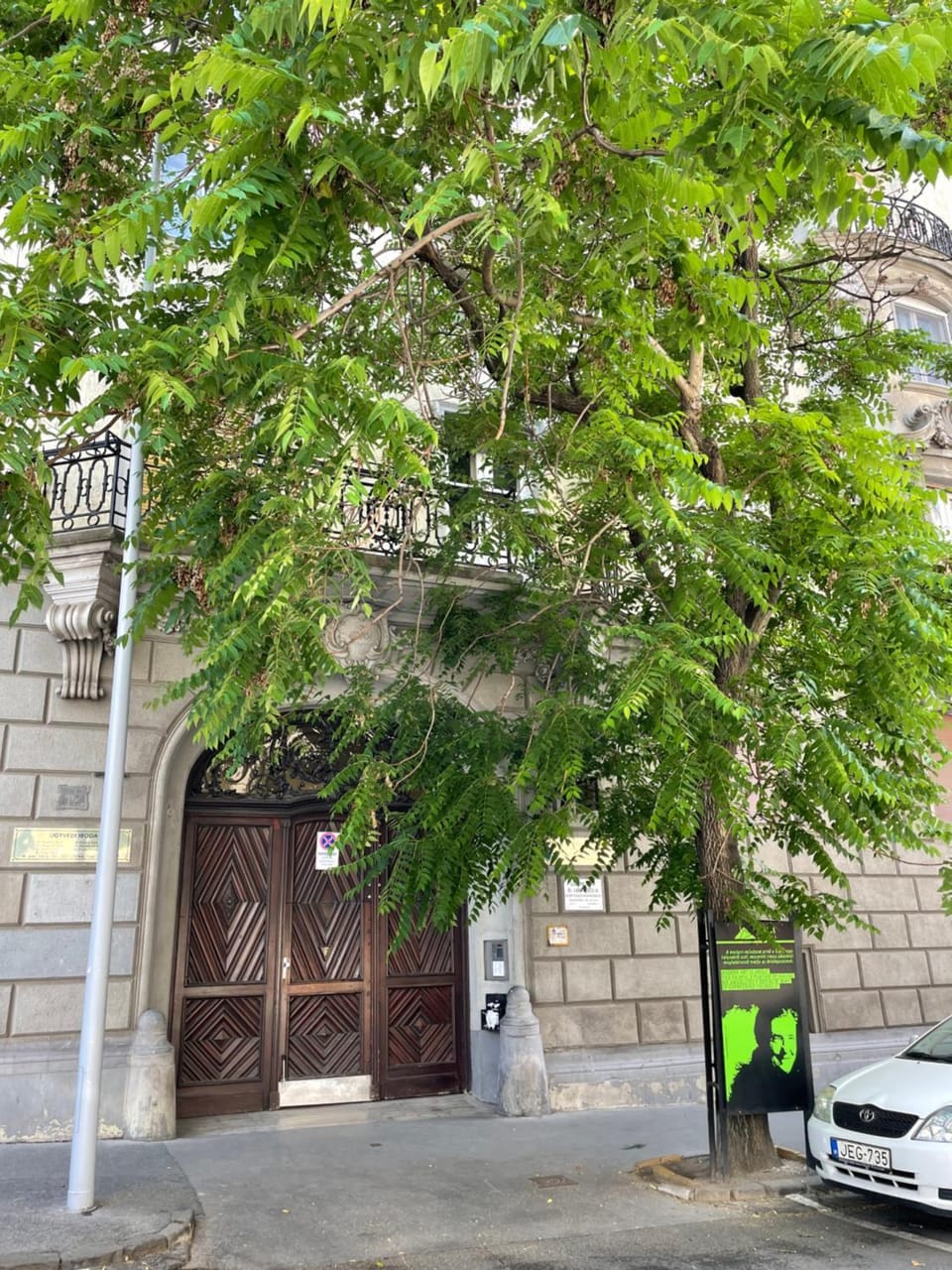 Facade/entrance