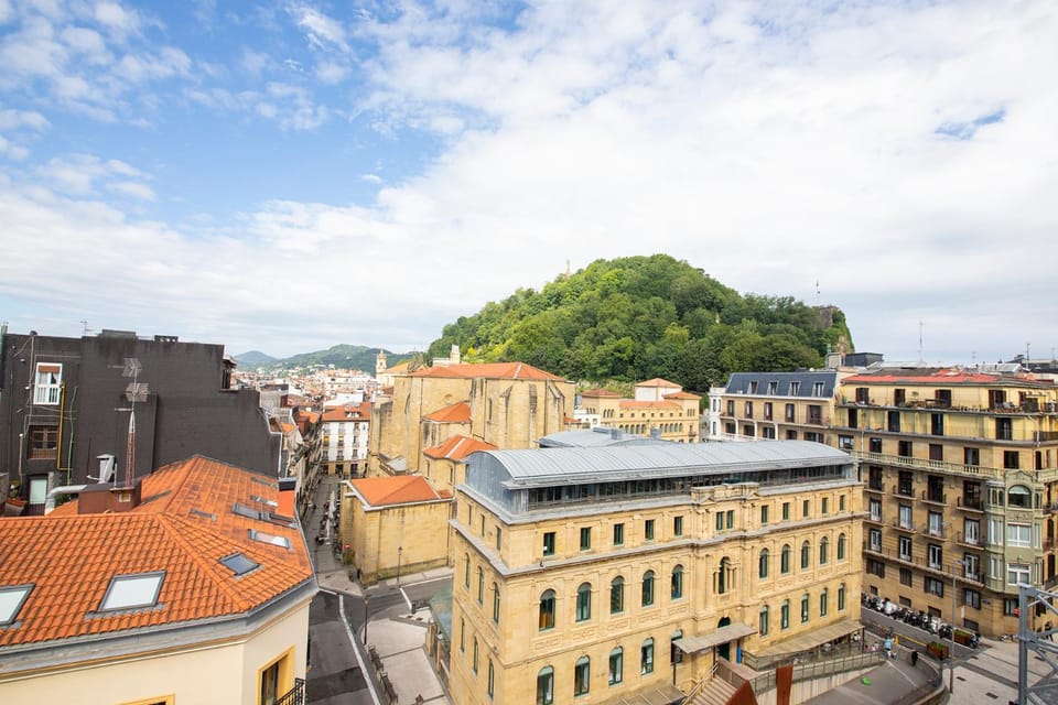 LUXURY DUPLEX PENTHOUSE WITH TERRACE-OLD TOWN Apartment in San Sebastian
