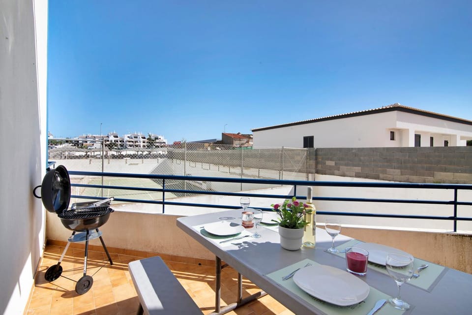 Property building, Balcony/Terrace, Living room