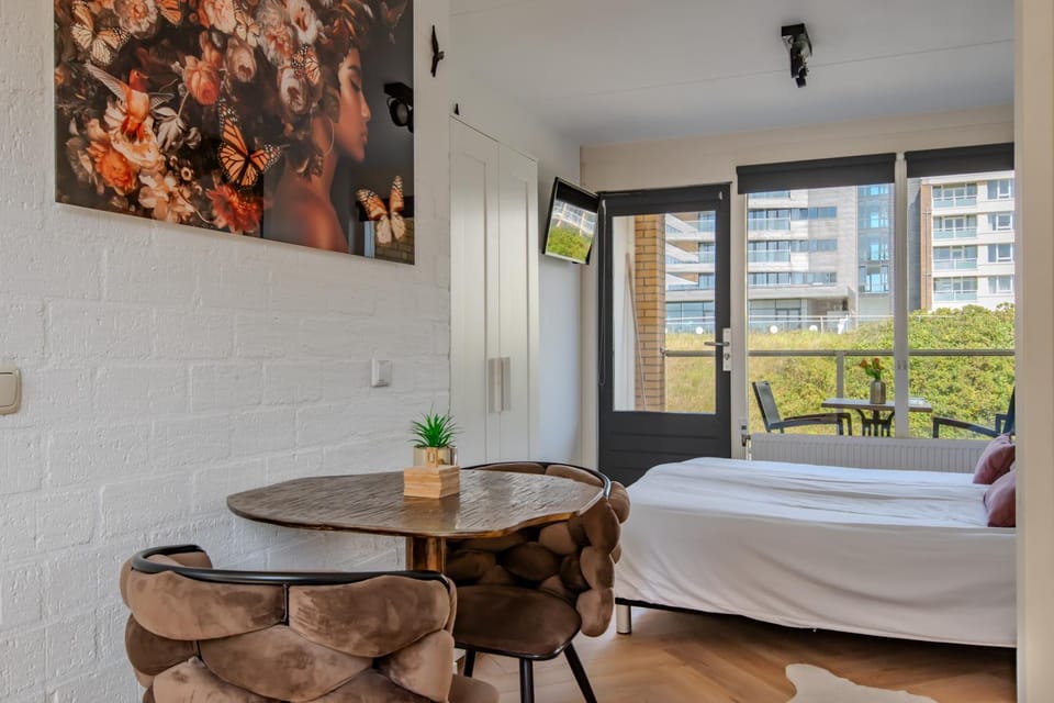 Bed, View (from property/room), Balcony/Terrace, Dining area, Bedroom