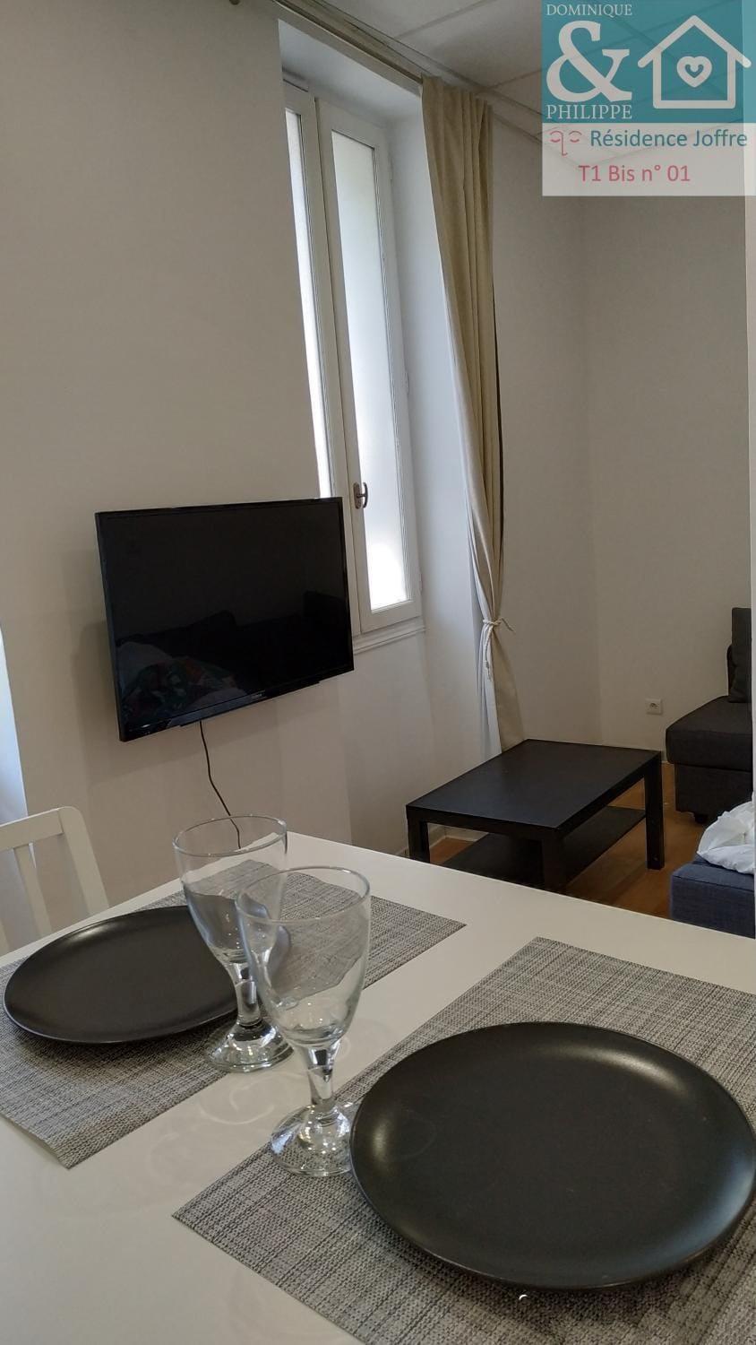 TV and multimedia, Seating area, Dining area