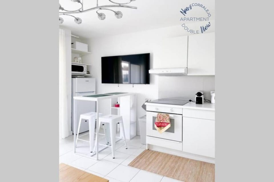 TV and multimedia, Kitchen or kitchenette, oven, stove