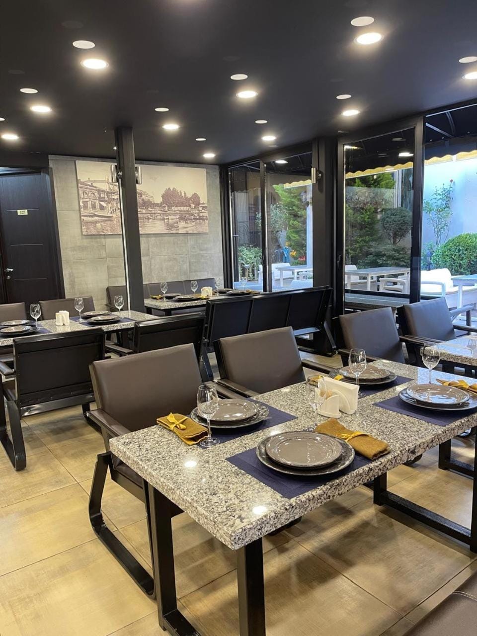 Restaurant/places to eat, Restaurant/places to eat