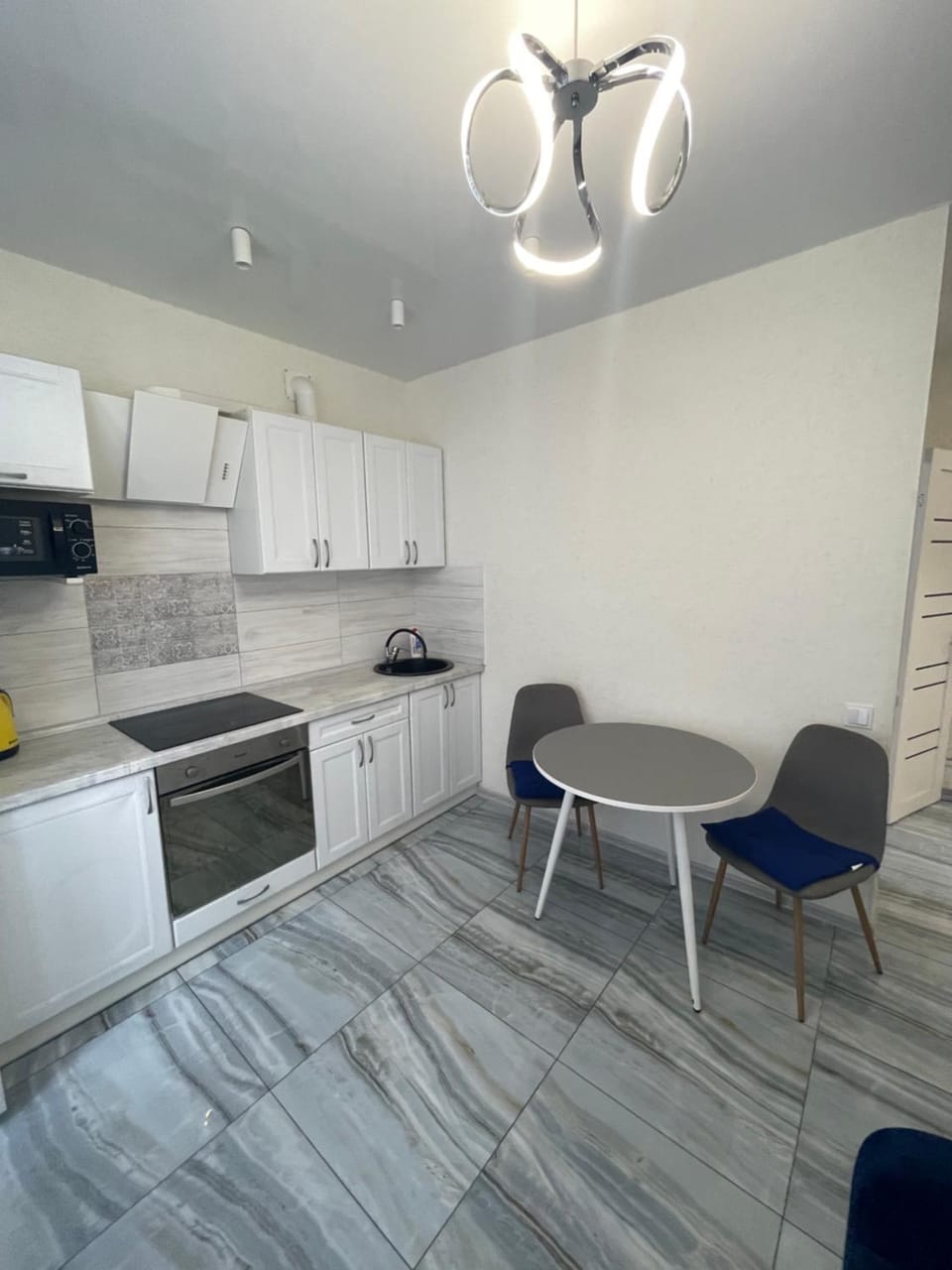 МОРЕ ПЛЯЖ 400 метров.13 станция БОЛЬШОГО ФОНТАНА Apartment in Odessa