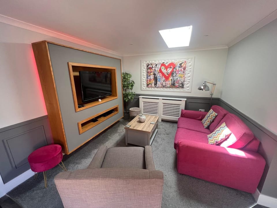 Luxury Woodlands Retreat, Countryside By The Coast Villa in Burgh le Marsh