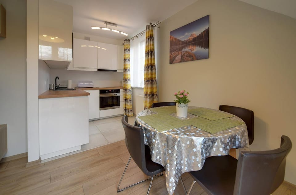 Apartament Sun & Ski Weekend Willa Nad Łomnicą 15 - centrum 100m Apartment in Lower Silesian Voivodeship