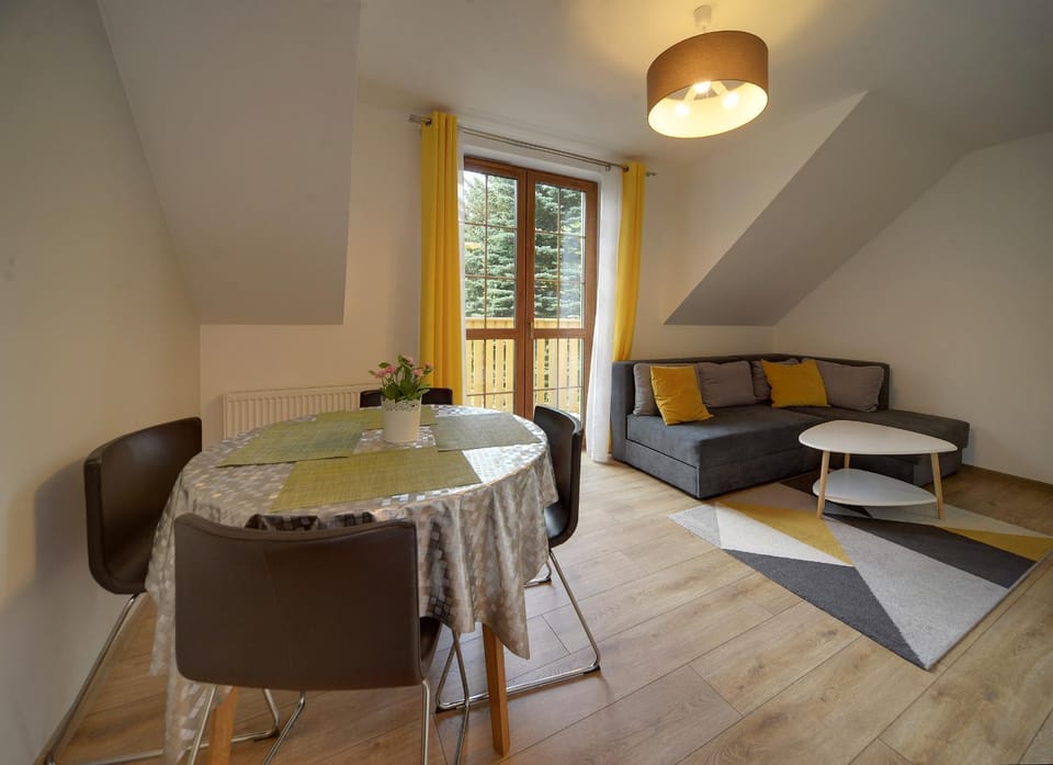Apartament Sun & Ski Weekend Willa Nad Łomnicą 15 - centrum 100m Apartment in Lower Silesian Voivodeship