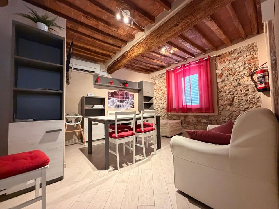Kitchen or kitchenette, Living room, Dining area, oven