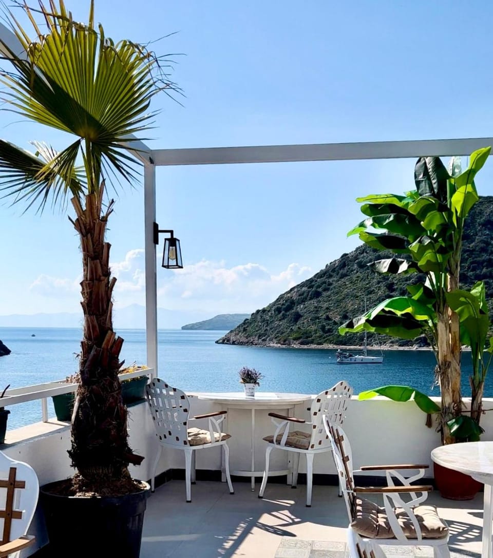 Seating area, Dining area, Mountain view, Sea view