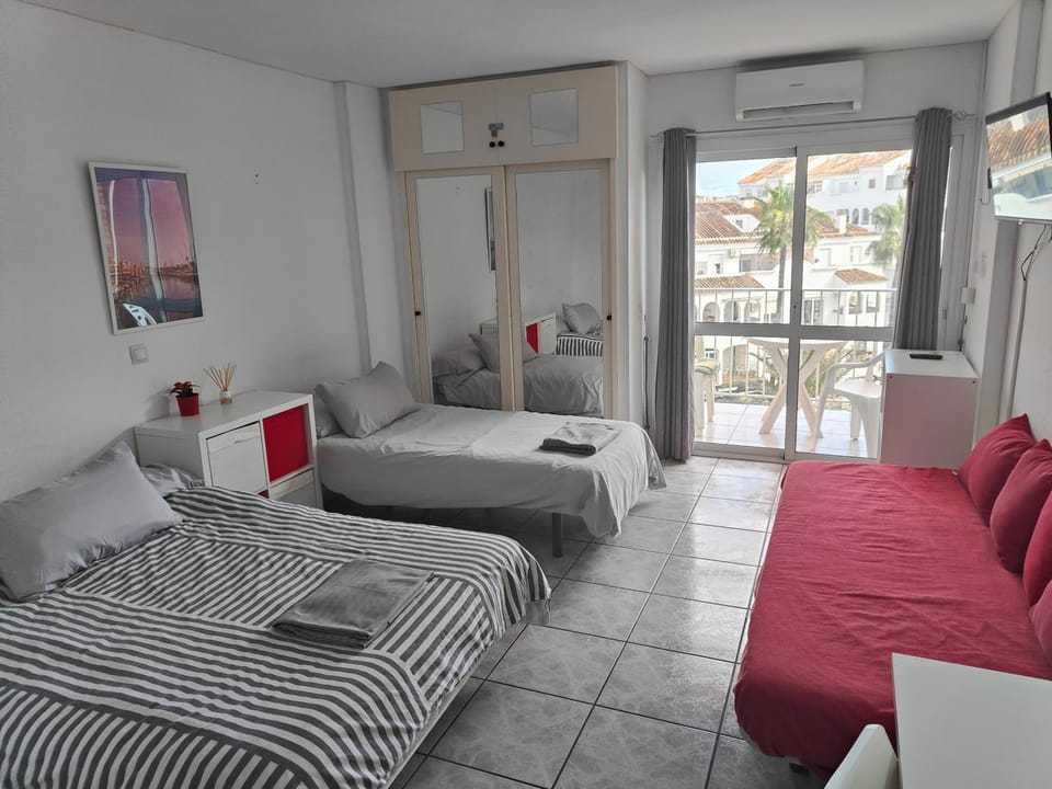 Bed, Photo of the whole room, Bedroom, air conditioner