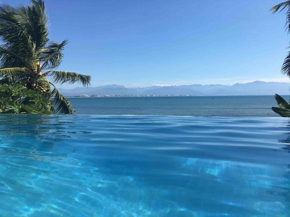 Boho-Mex Lux Beachfront Casa, heated infinity pool! Villa in La Cruz de Huanacaxtle
