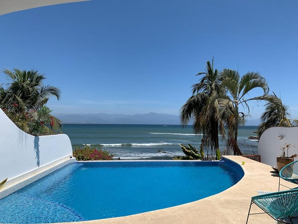 Boho-Mex Lux Beachfront Casa, heated infinity pool! Villa in La Cruz de Huanacaxtle