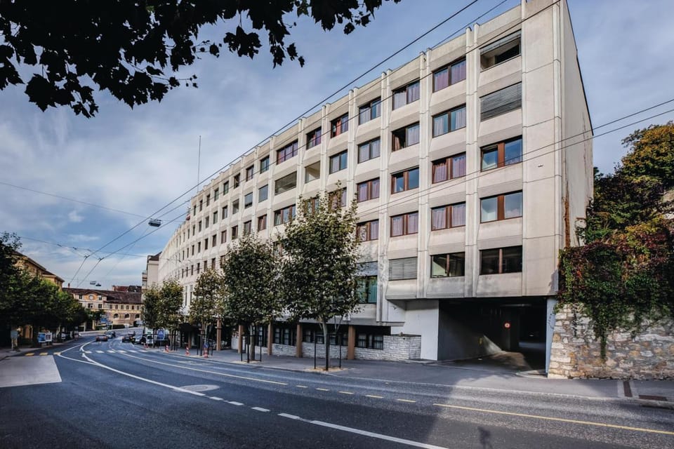 Property building, Day, Street view, Location