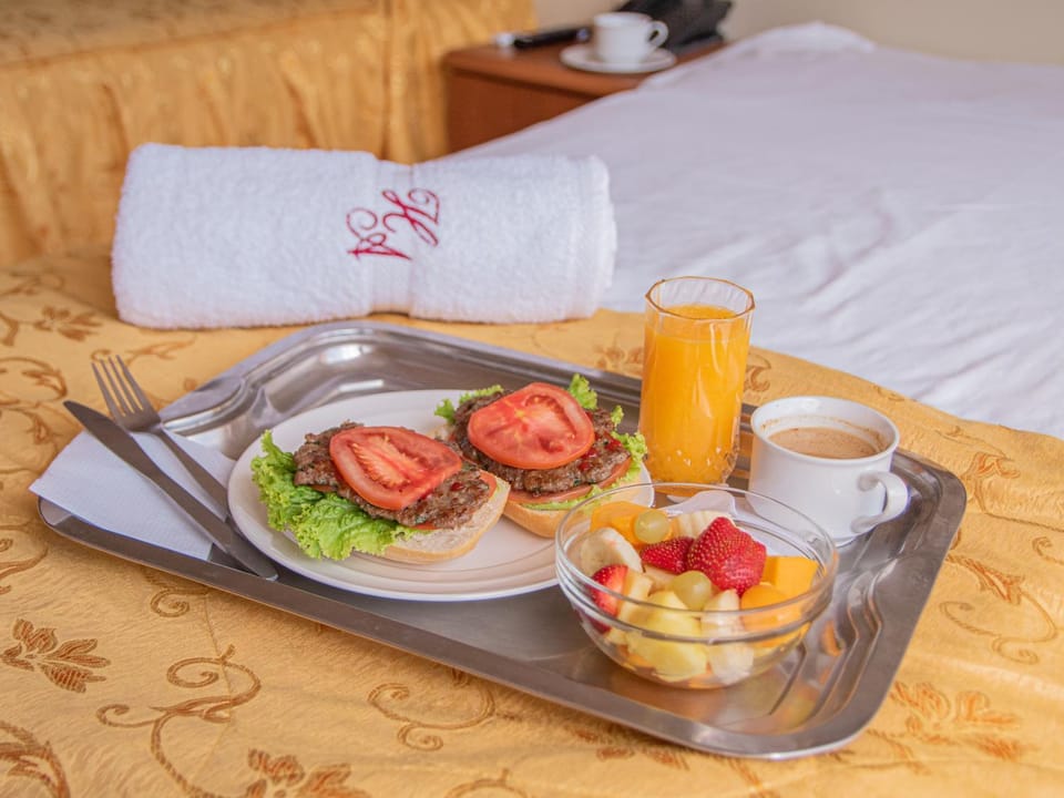 Bed, Food and drinks, Food, Drinks