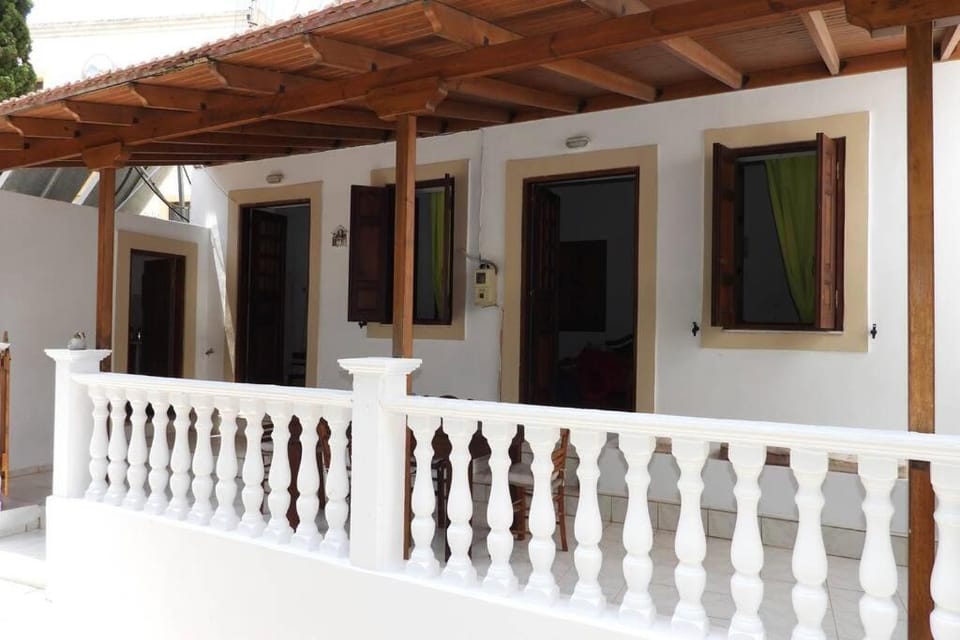Facade/entrance, Balcony/Terrace