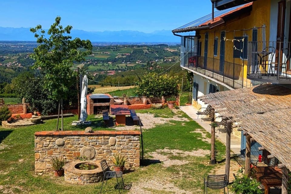 Property building, Patio, Spring, Day, Natural landscape, Summer, Garden, View (from property/room), Balcony/Terrace, Garden view, Inner courtyard view