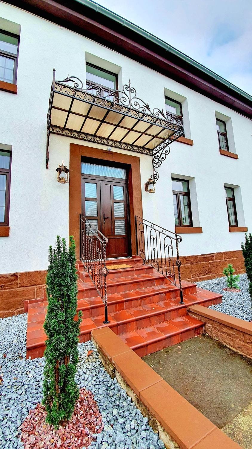 Facade/entrance