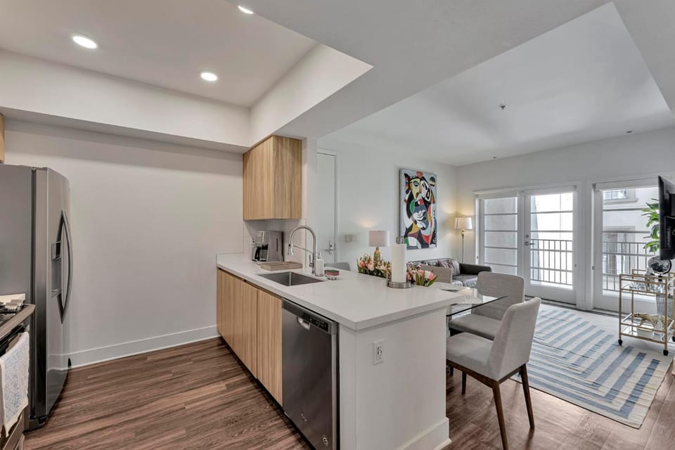 7 Large Down Town Santa Monica Apartment Apartment in Santa Monica