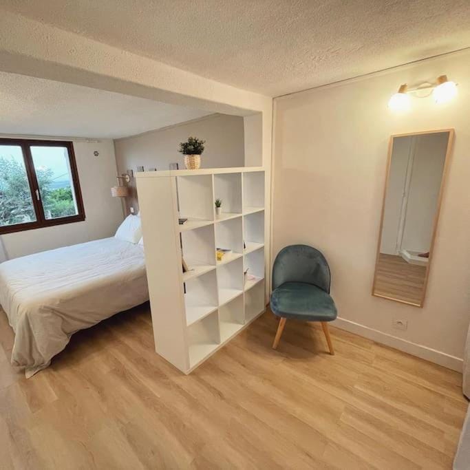 Bed, Library, Photo of the whole room