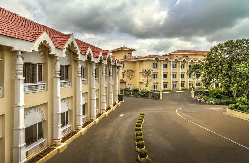 Property building, Facade/entrance, Day