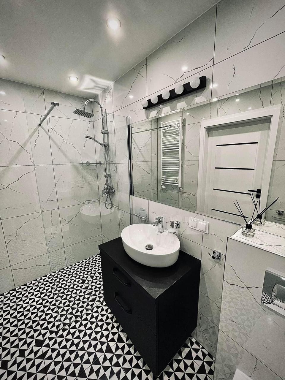 Shower, Toilet, Bathroom, towels