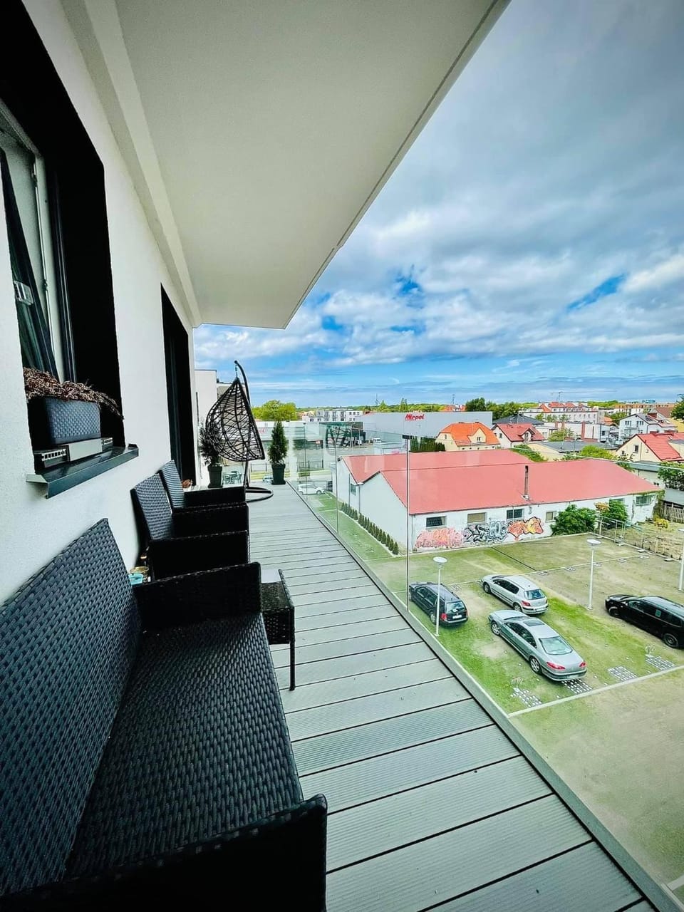 Day, Neighbourhood, Balcony/Terrace, Balcony/Terrace, Street view, Location, Parking