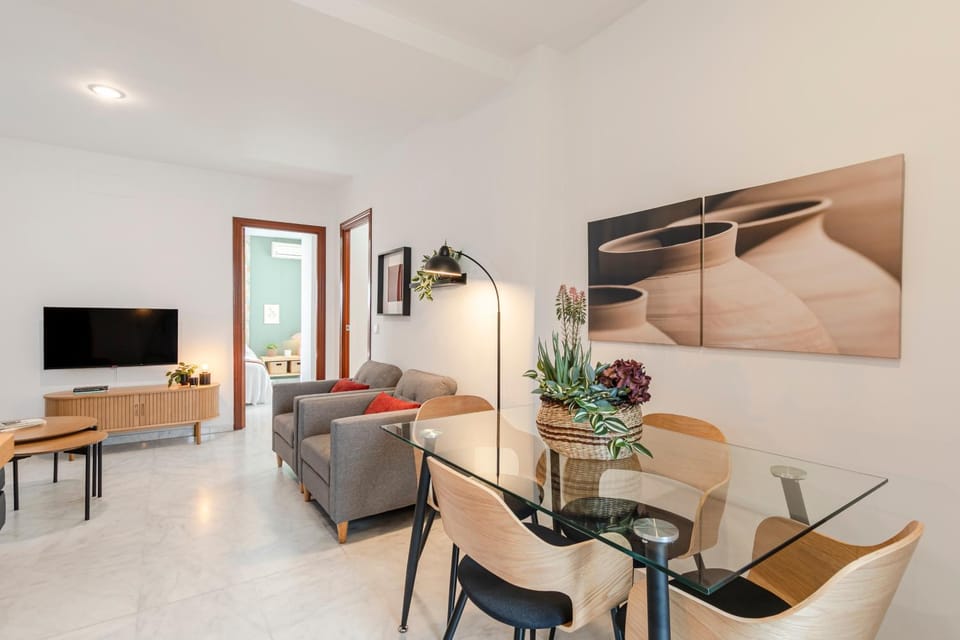 Communal lounge/ TV room, TV and multimedia, Living room, Seating area, Dining area