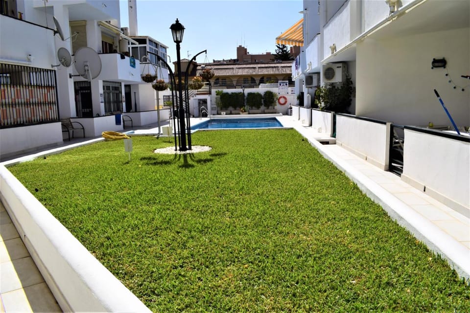 Property building, Garden, Swimming pool