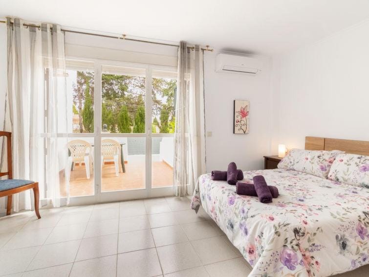Bed, Balcony/Terrace, Photo of the whole room, Bedroom