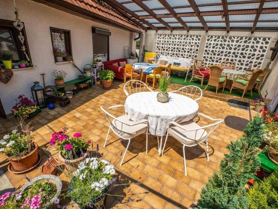 Property building, Balcony/Terrace, Living room