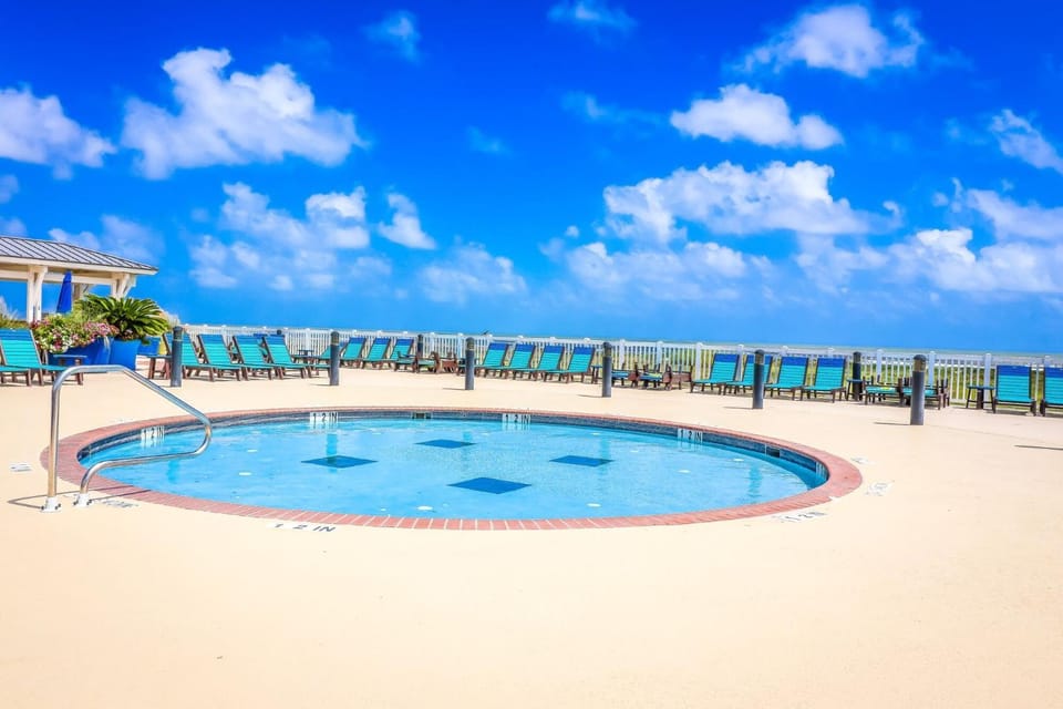 Hot Tub, sunbed