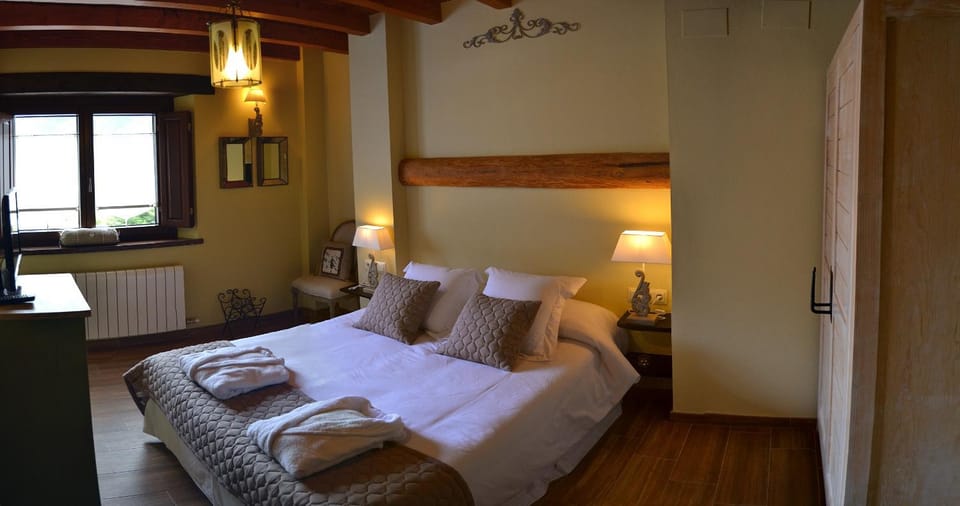 Alba D'Esteve. Casa Rural House in Espot