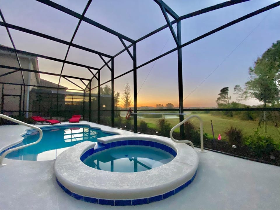 Hot Tub, Spa and wellness centre/facilities, Swimming pool, Swimming pool, sunbed