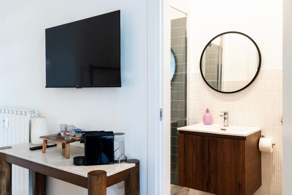 Bathroom, TV and multimedia