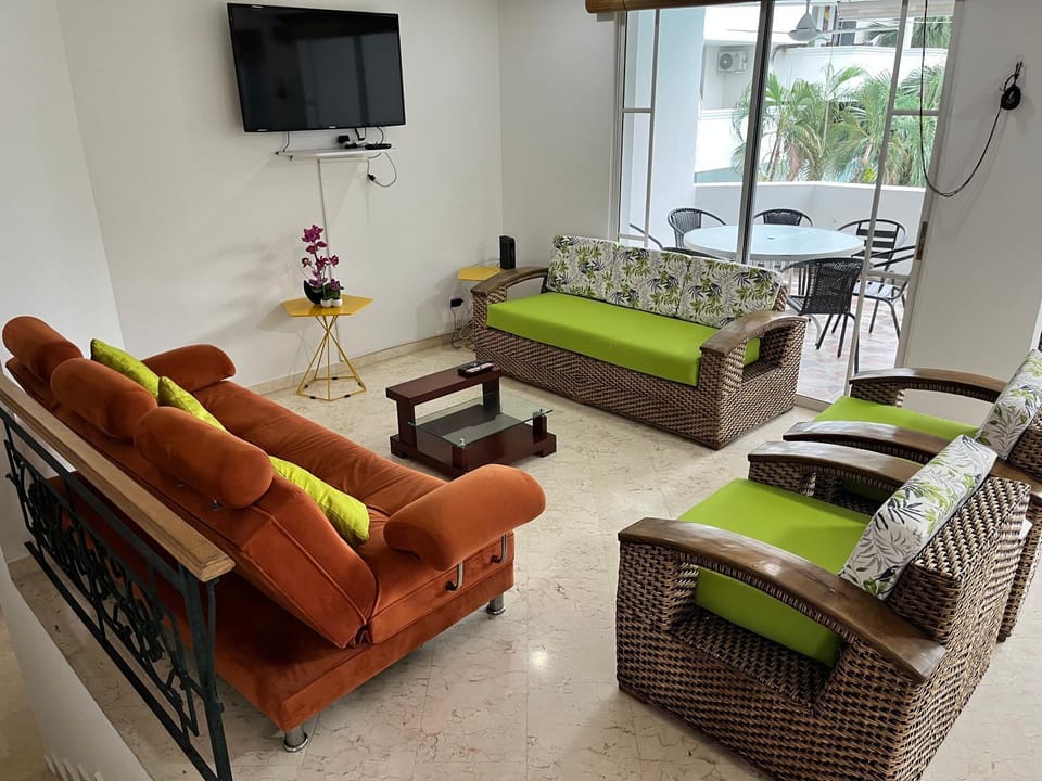 Communal lounge/ TV room, TV and multimedia, Living room, Seating area, Evening entertainment