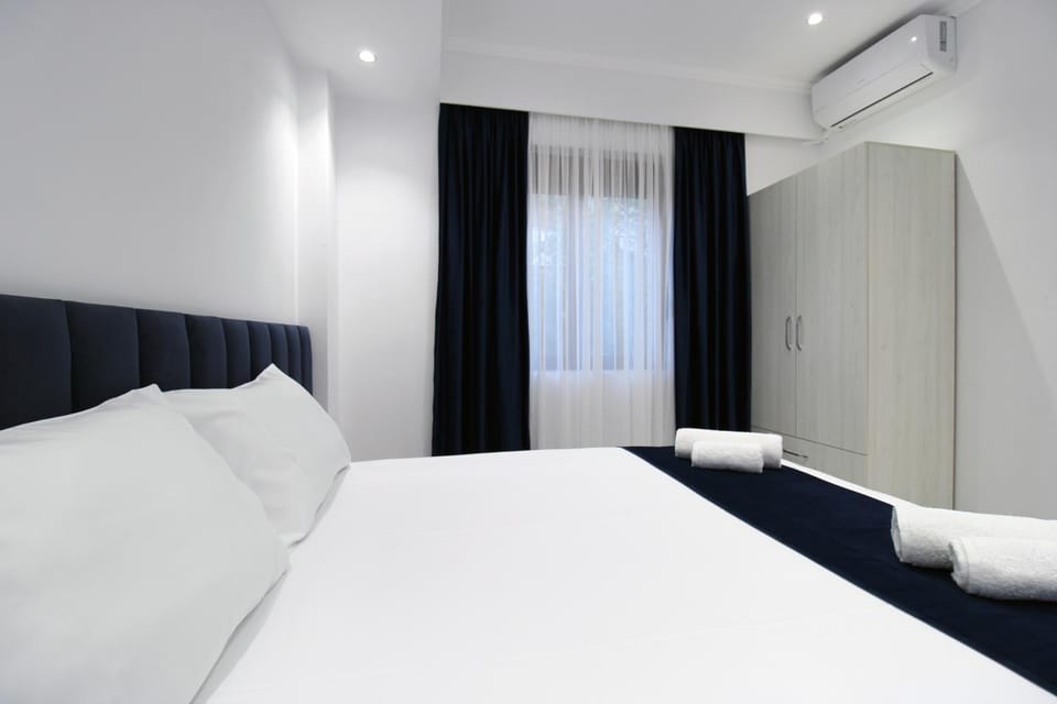 Bedroom, air conditioner