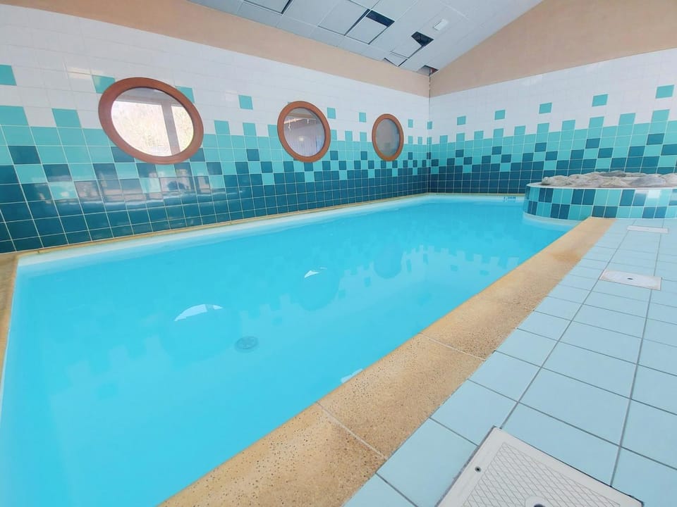 Appartement calme avec piscines chauffée et extérieure - FR-1-624-29 Apartment in Samoëns