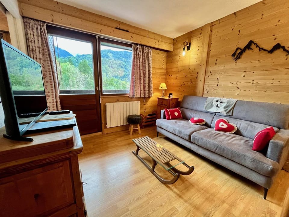 Bel appartement moderne avec balcon et parking - FR-1-624-59 Apartment in Samoëns