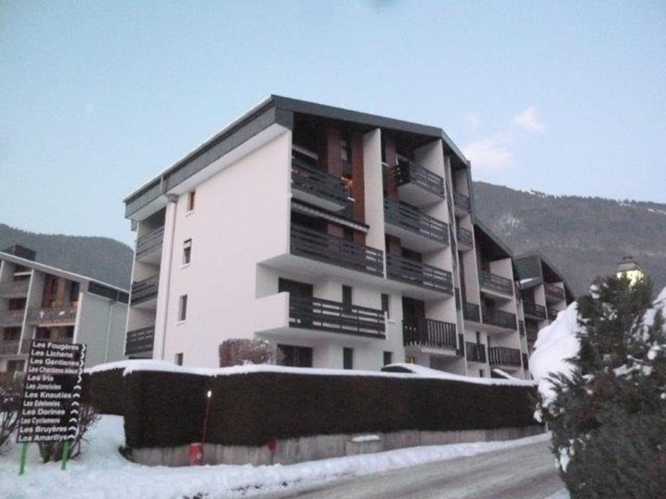 Bel appartement moderne avec balcon et parking - FR-1-624-59 Apartment in Samoëns