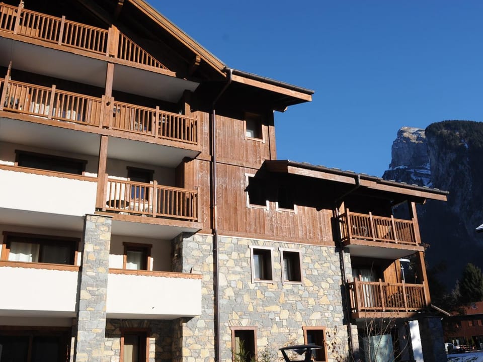 Superbe appartement au centre de Samoëns avec terrasse - FR-1-624-46 Apartment in Samoëns